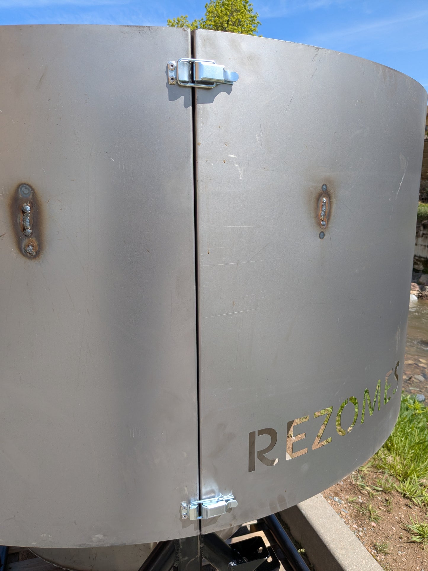 Pyrolyseur kon-tiki pour production de biochar