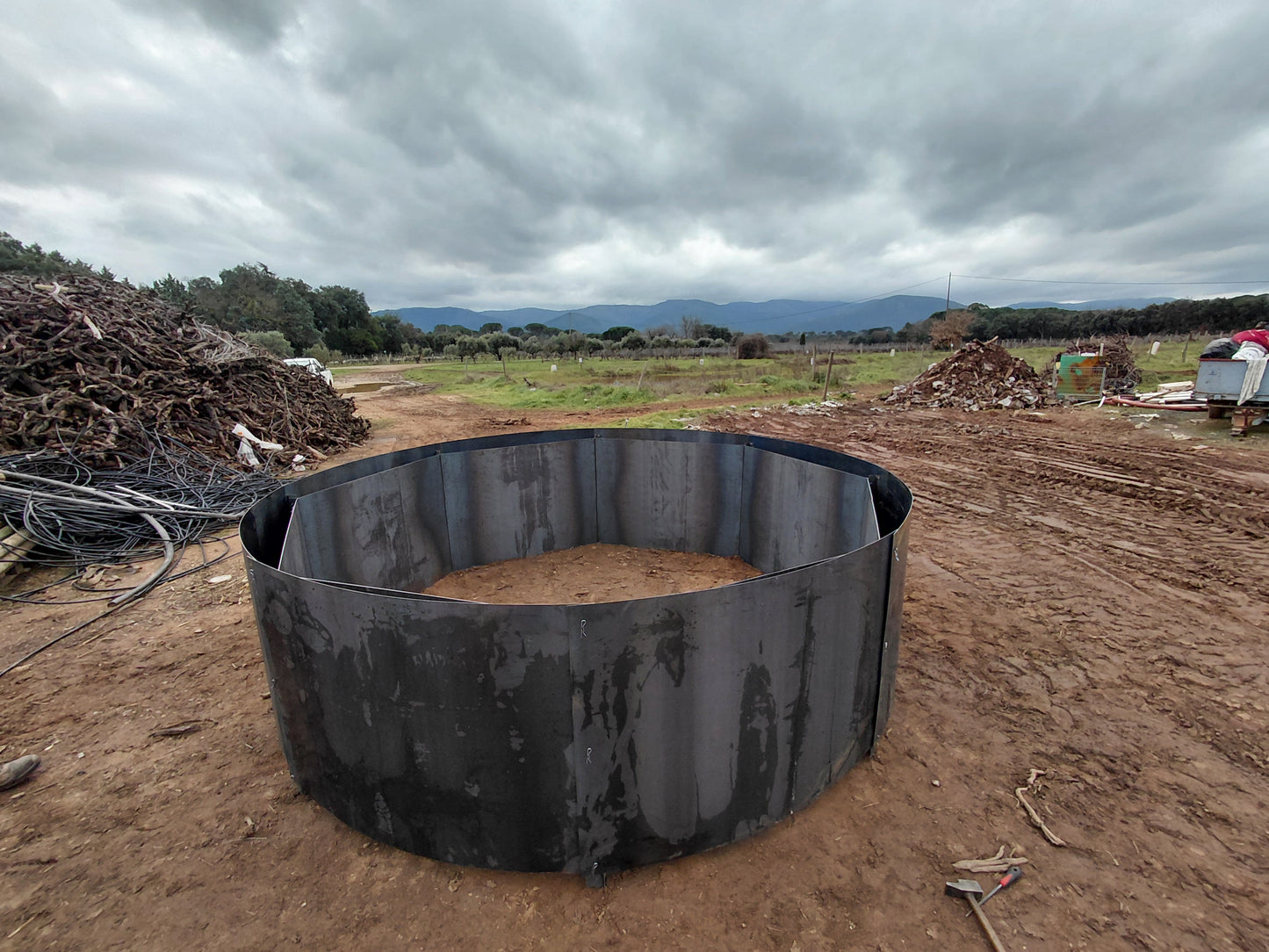 Pyrolyseur Octopus – “flame cap kiln” pour production cadencée de biochar