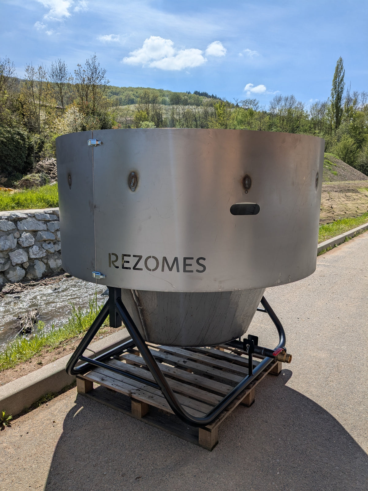 Pyrolyseur Kon Tiki pour production de 1 m3 de biochar par batch